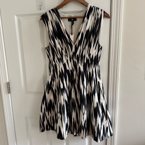 BANANA REPUBLIC Cici Poplin Mini Dress Pleated V Neck - Picture 2 of 12